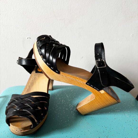 Toffel Swedish Hasbeens Black strappy leather clogs - Picture 5 of 13